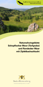Bild der Titelseite der Publikation: Naturschutzgebiete Schopflocher Moor (Torfgrube) und Randecker Maar mit Zipfelbachschlucht